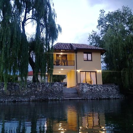 شقة River House Buna موستار المظهر الخارجي الصورة